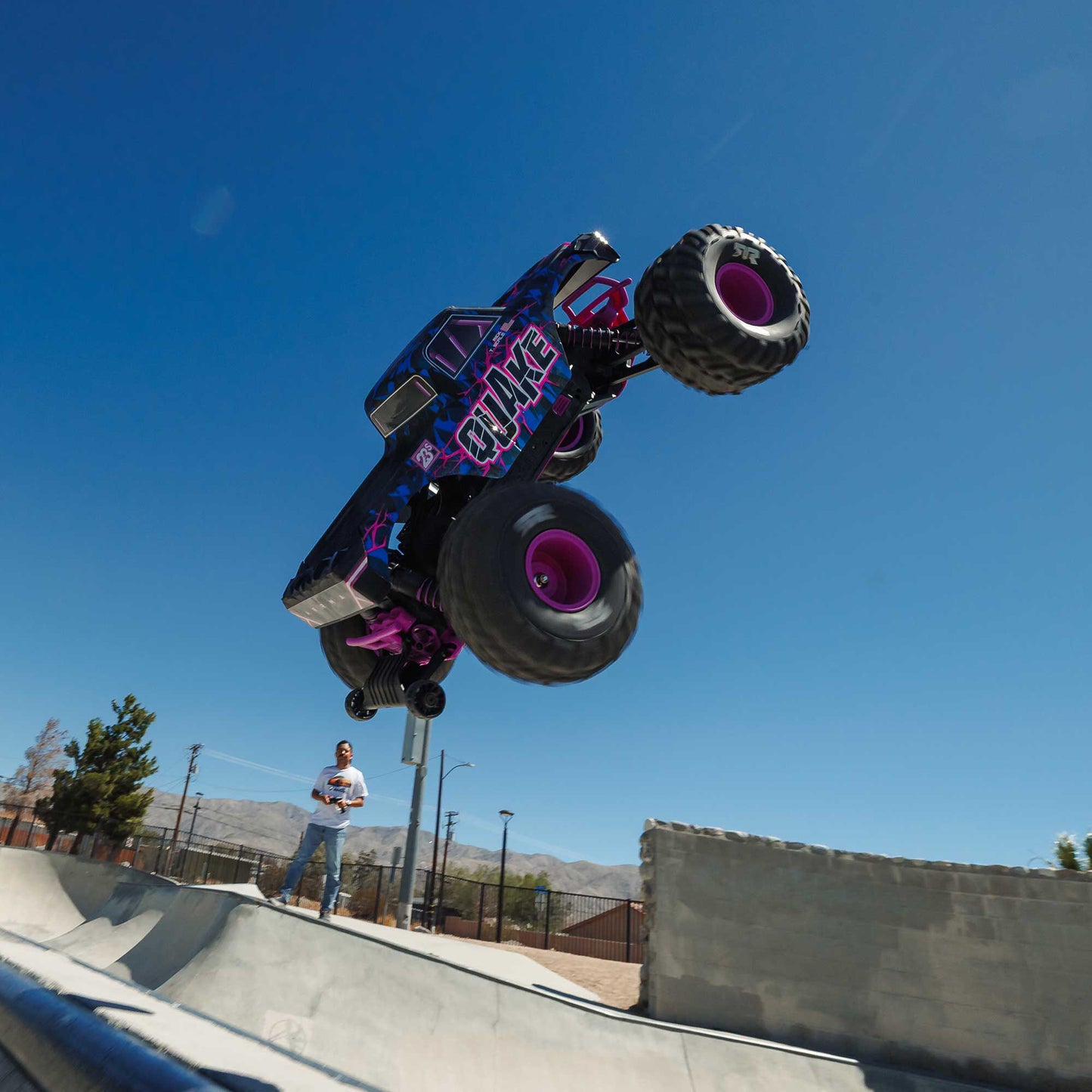 Arrma 1/10 QUAKE 223S 2WD RTR Brushless Monster Truck, Purple