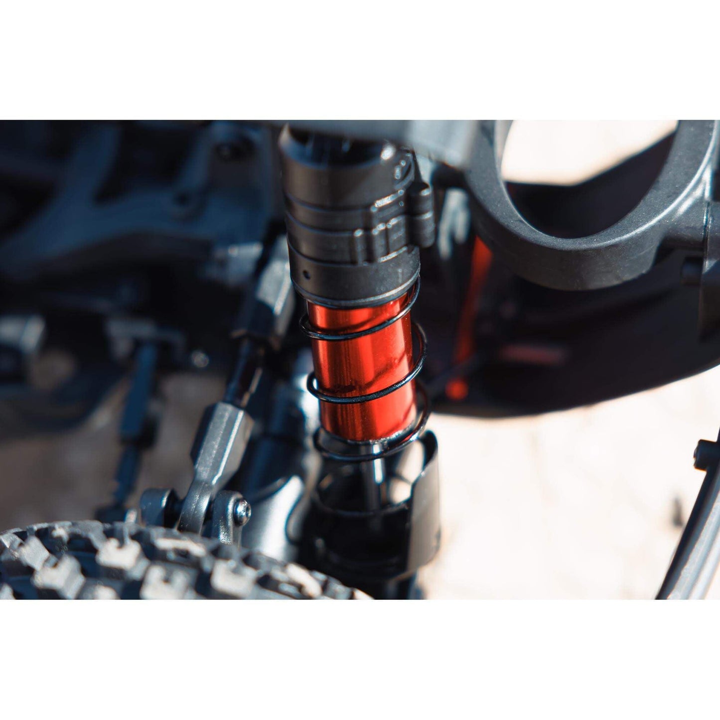 ARRMA MOJAVE 4X4 4S BLX 1/8th Scale Desert Trk White/Red