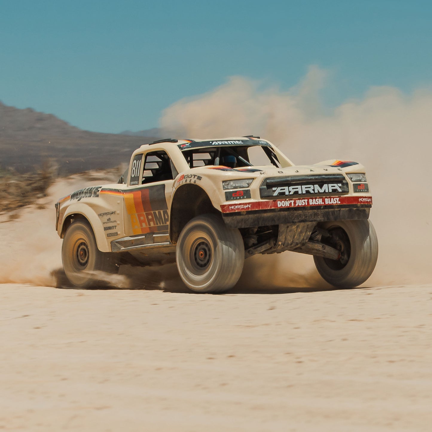 1/7 MOJAVE 6S 4X4 RTR Brushless Desert Truck, Beige