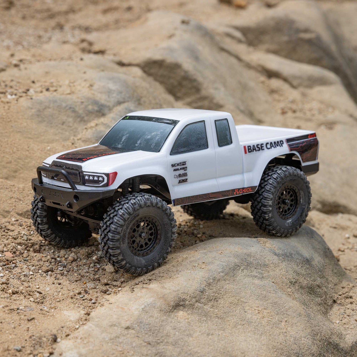 Axial 1/24 SCX24 Base Camp 4X4 RTR Brushed Rock Crawler (Battery & Charger Included), White