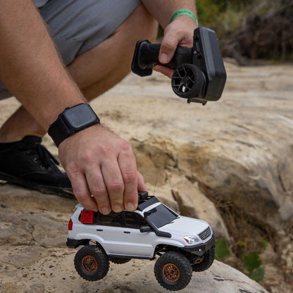 Axial 1/24 SCX24 Lexus GX 470 4X4 RTR Brushed Rock Crawler (Battery & Charger Included), White