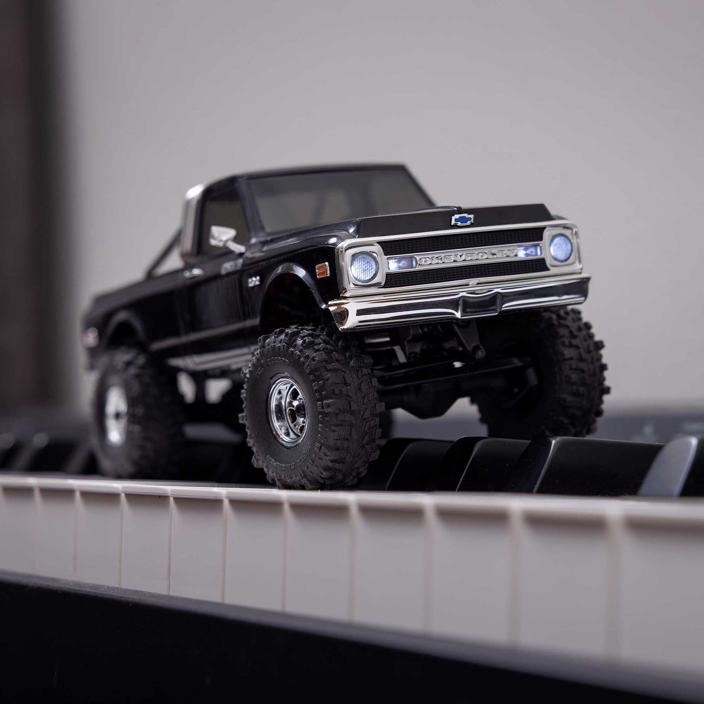 1/30 SCX30 Chevrolet K10 4X4 RTR Brushed Rock Crawler (Battery & Charger Included), Black