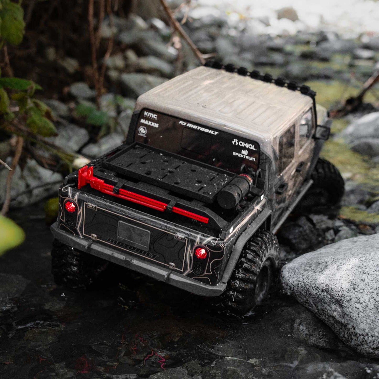 1/10 SCX10 III Motobilt Waypoint Jeep JT Gladiator 4X4 RTR Brushed Rock Crawler, Tan