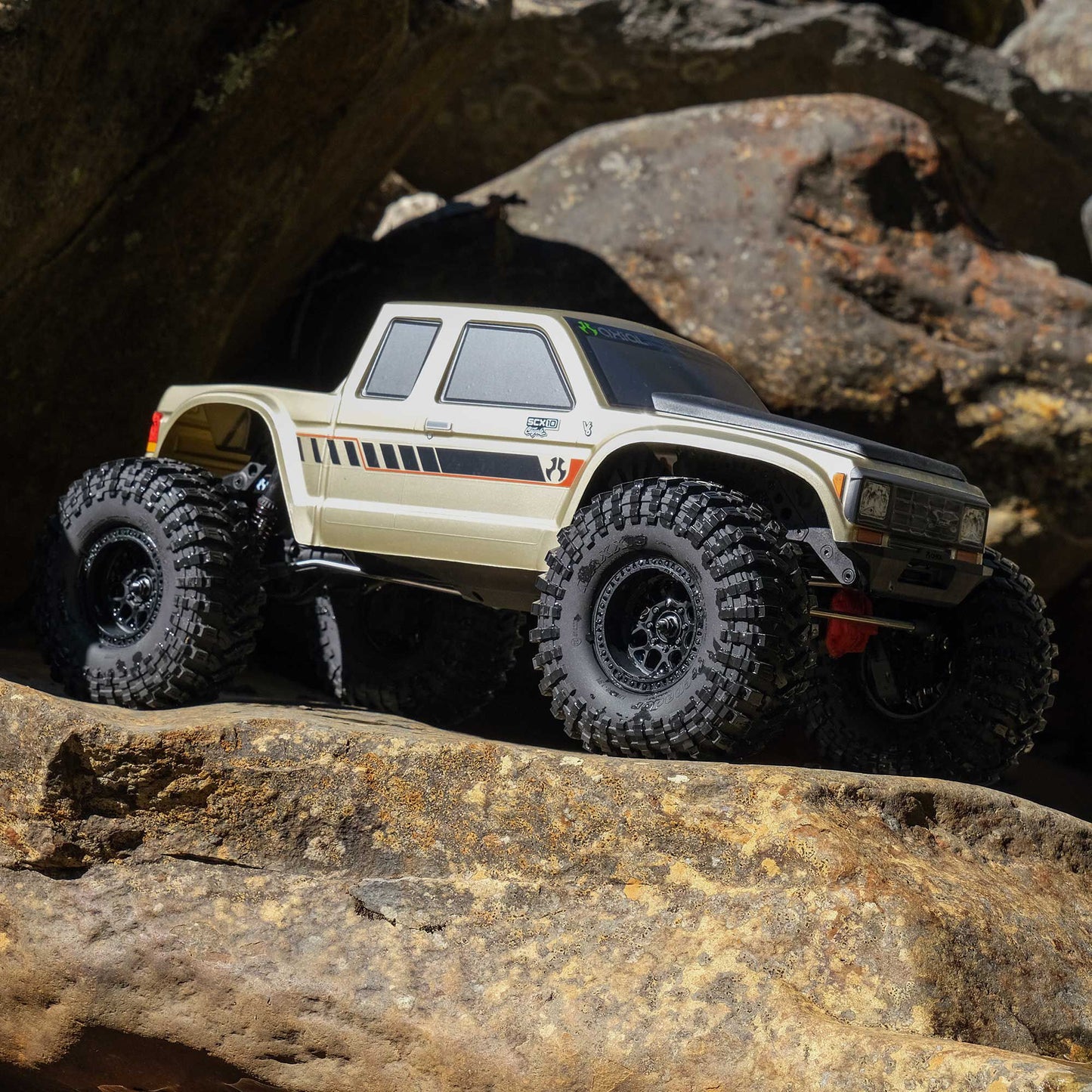 SCX10III Coyote: 1/10 4WD RTR with Battery and Charger
