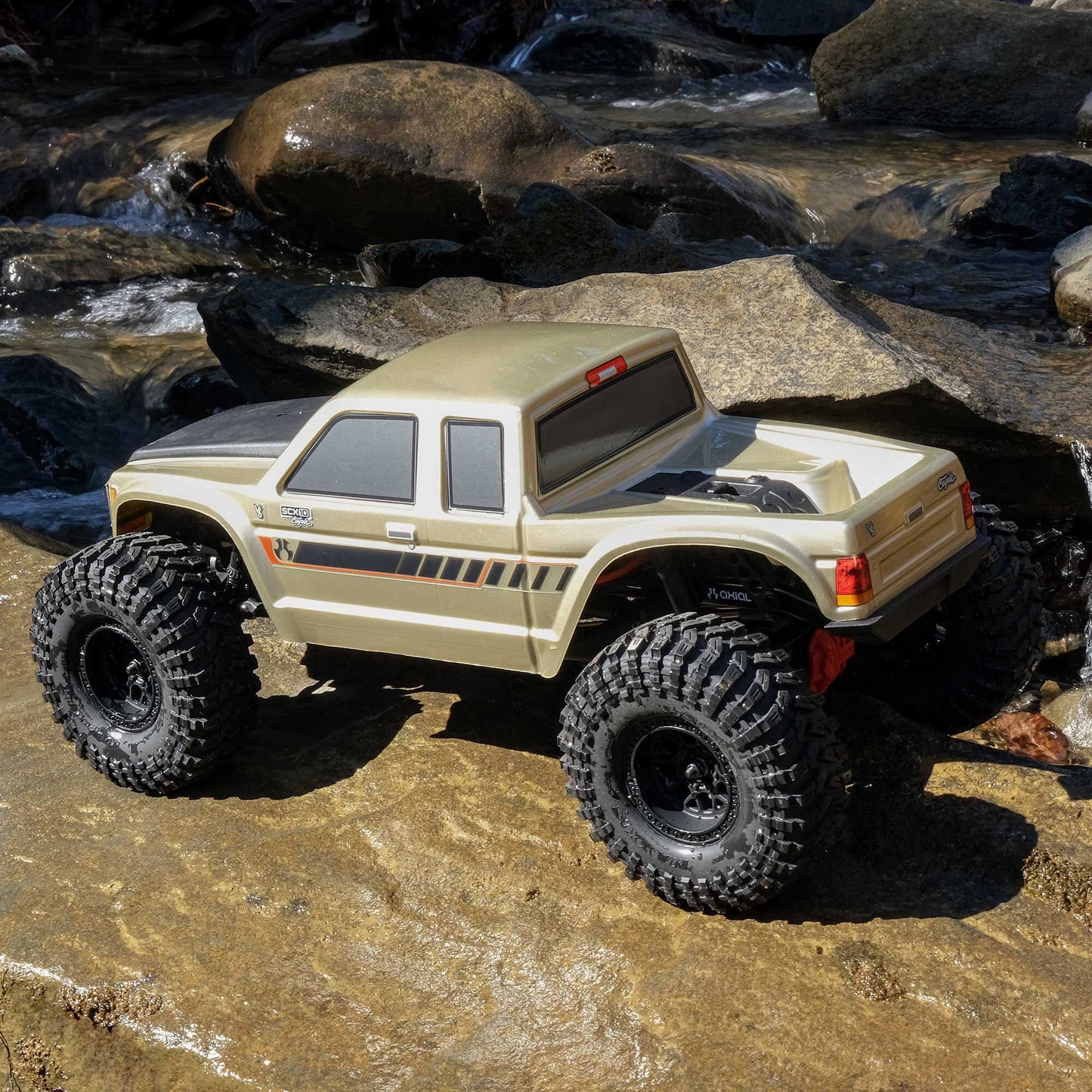 SCX10III Coyote: 1/10 4WD RTR with Battery and Charger