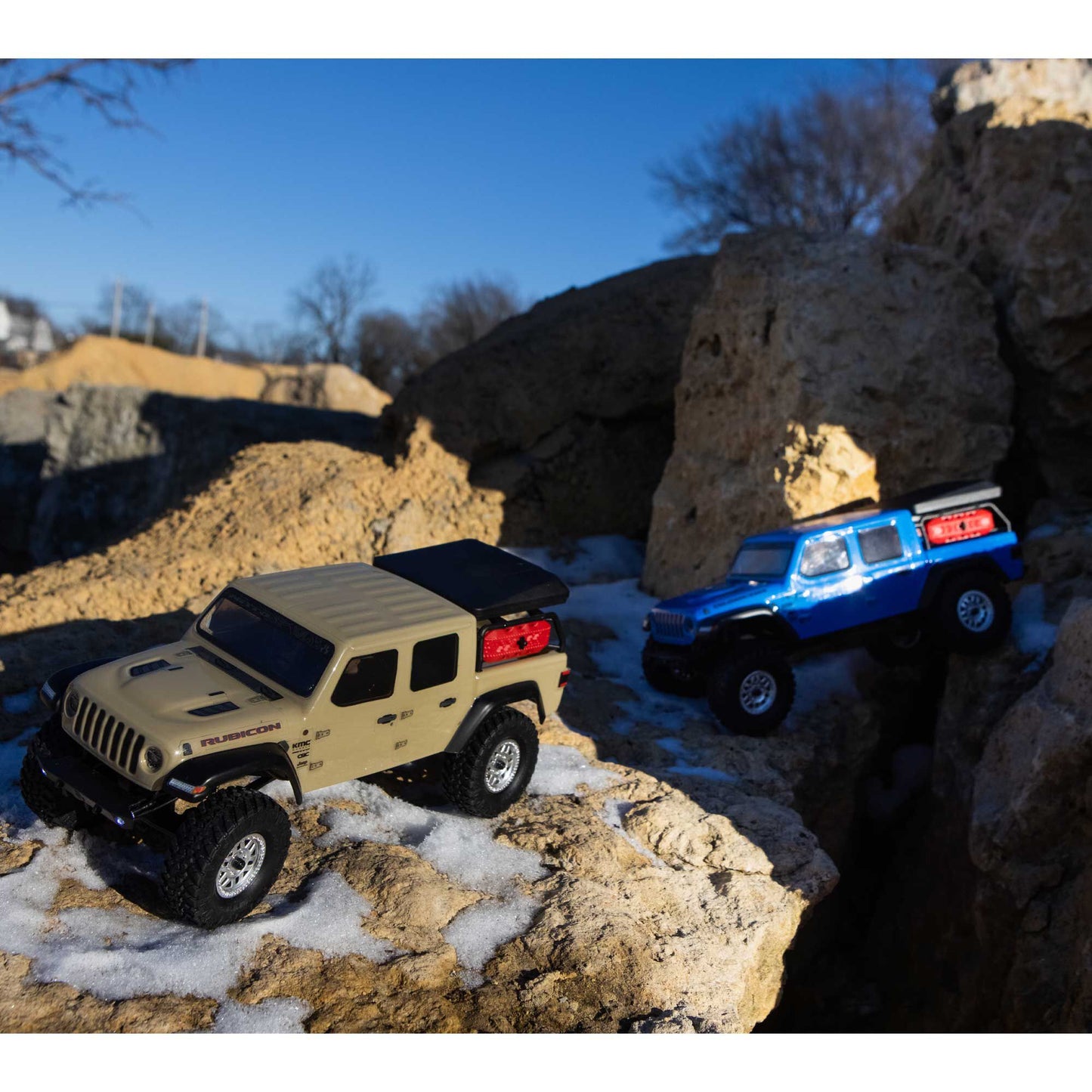 Axial 1/24 SCX24 Jeep JT Gladiator 4X4 RTR Brushed Rock Crawler (Battery & Charger Included), Beige