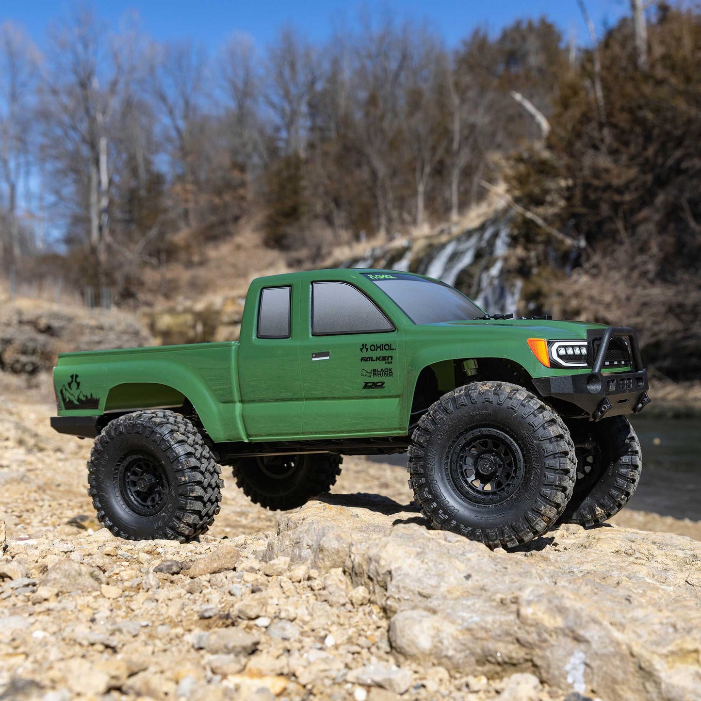 Axial 1/10 SCX10 III Base Camp 4X4 RTR Brushed Rock Crawler, Green