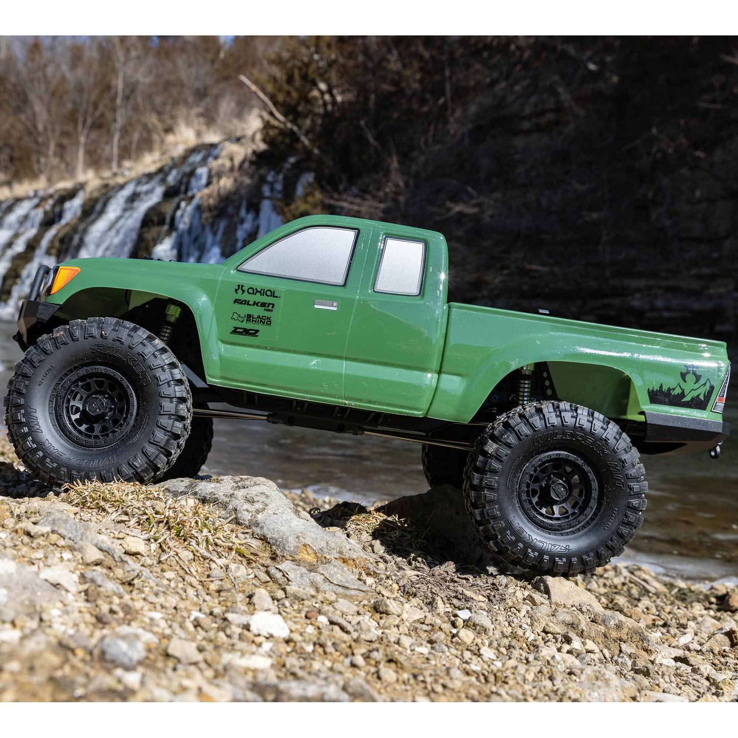 Axial 1/10 SCX10 III Base Camp 4X4 RTR Brushed Rock Crawler, Green