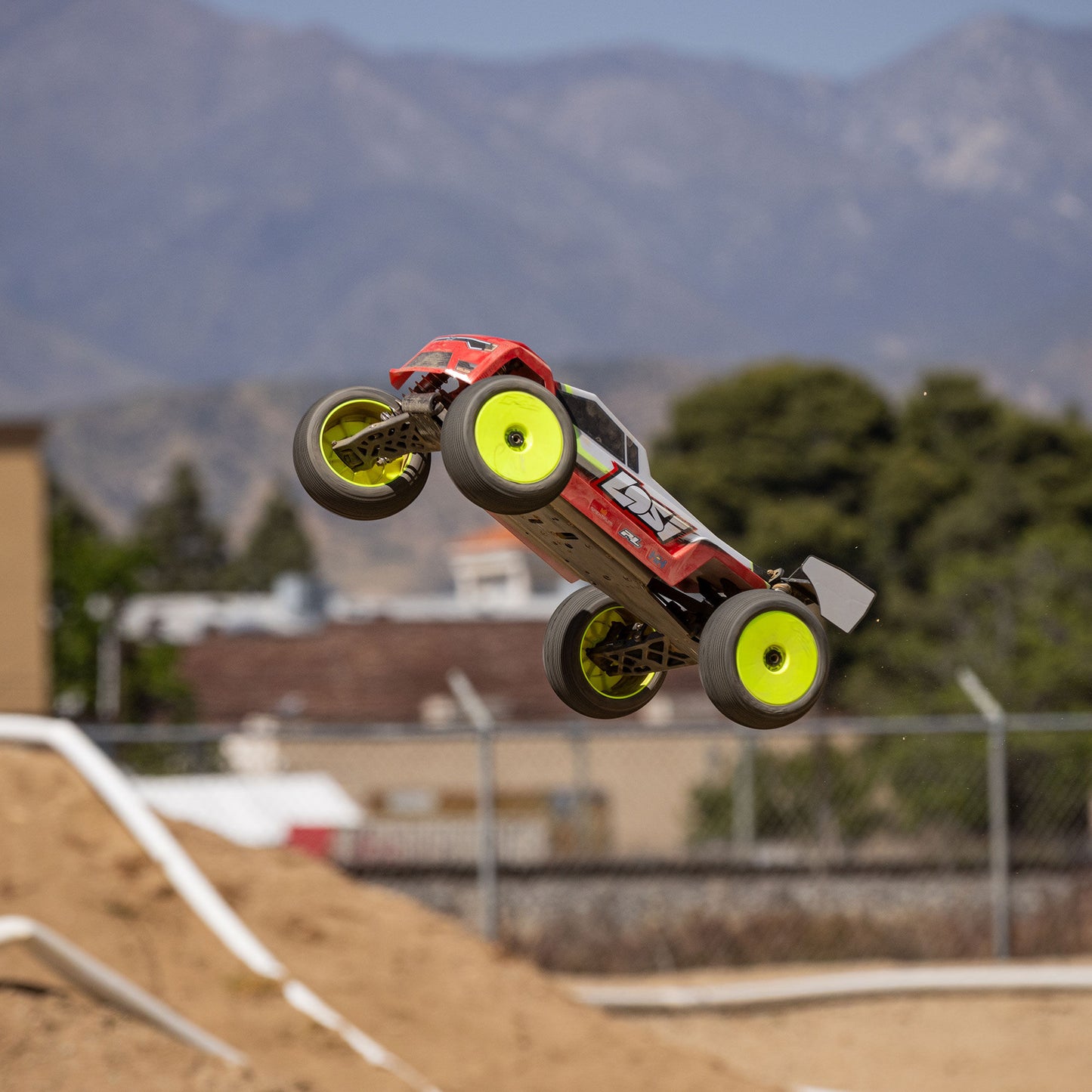 1/8 8IGHT-XTE 4S 4X4 RTR Brushless Race Truggy, Clear