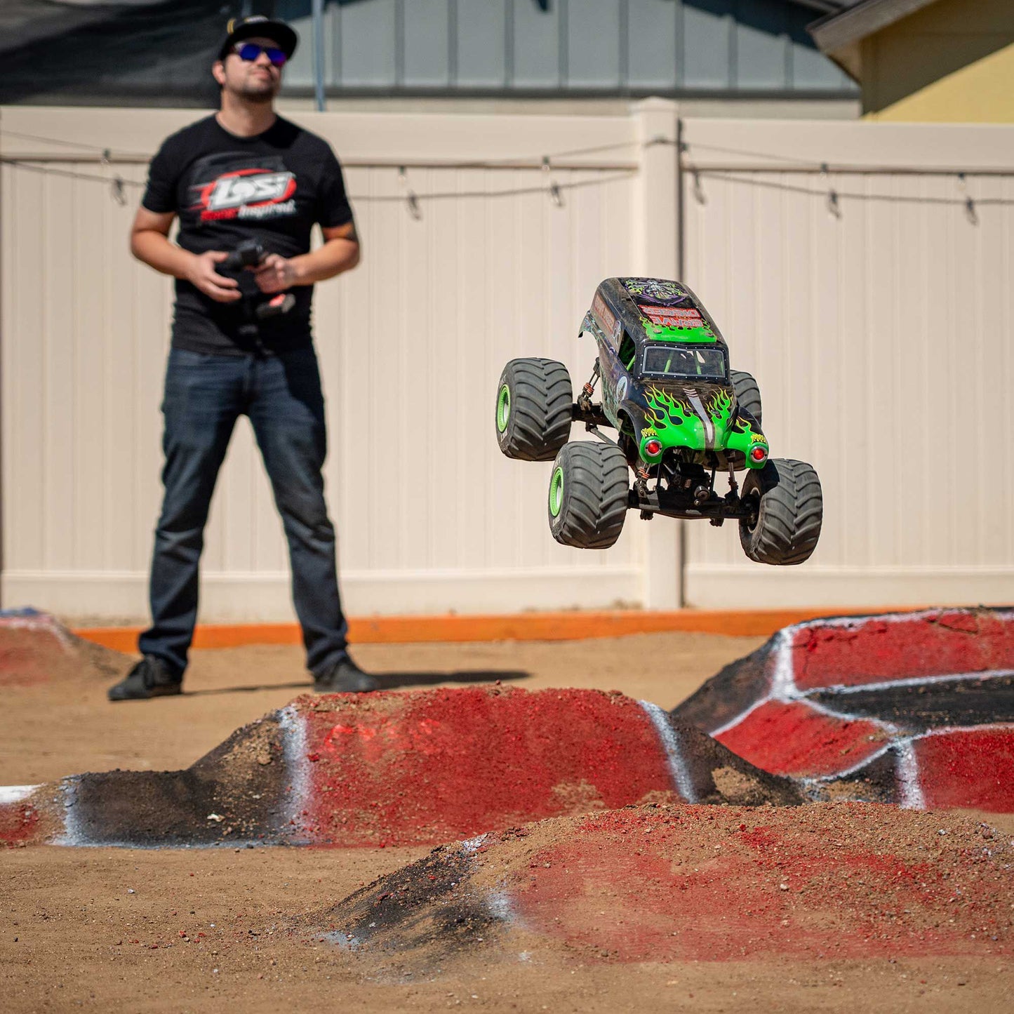 LMT 2.0: 4wd Solid Axle Monster Truck RTR - Grave Digger