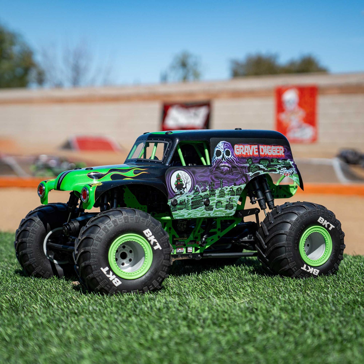 LMT 2.0: 4wd Solid Axle Monster Truck RTR - Grave Digger