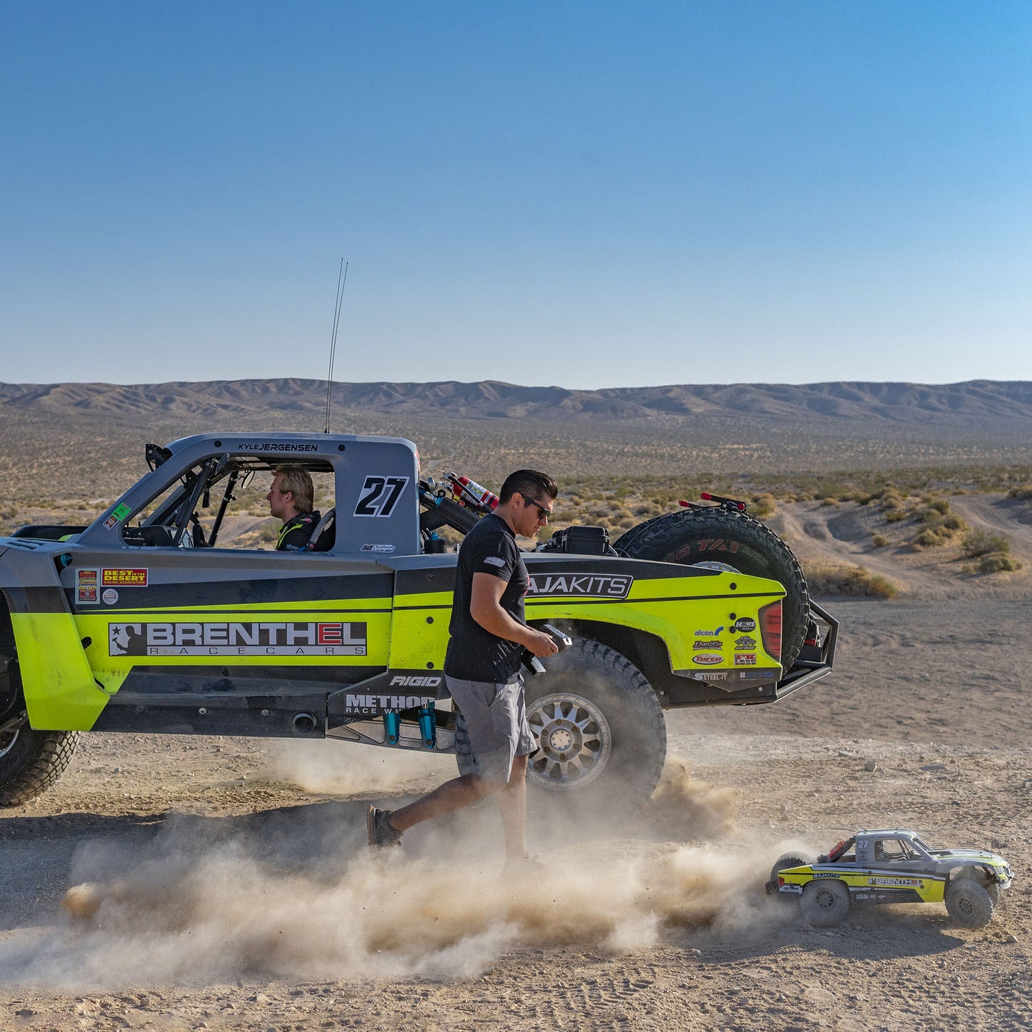 Losi 1/6 Super Baja Rey Brenthel 8S 4X4 RTR Brushless Desert Truck, Yellow