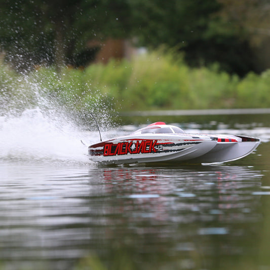 Blackjack 42" 8S Brushless Catamaran RTR, White/Red