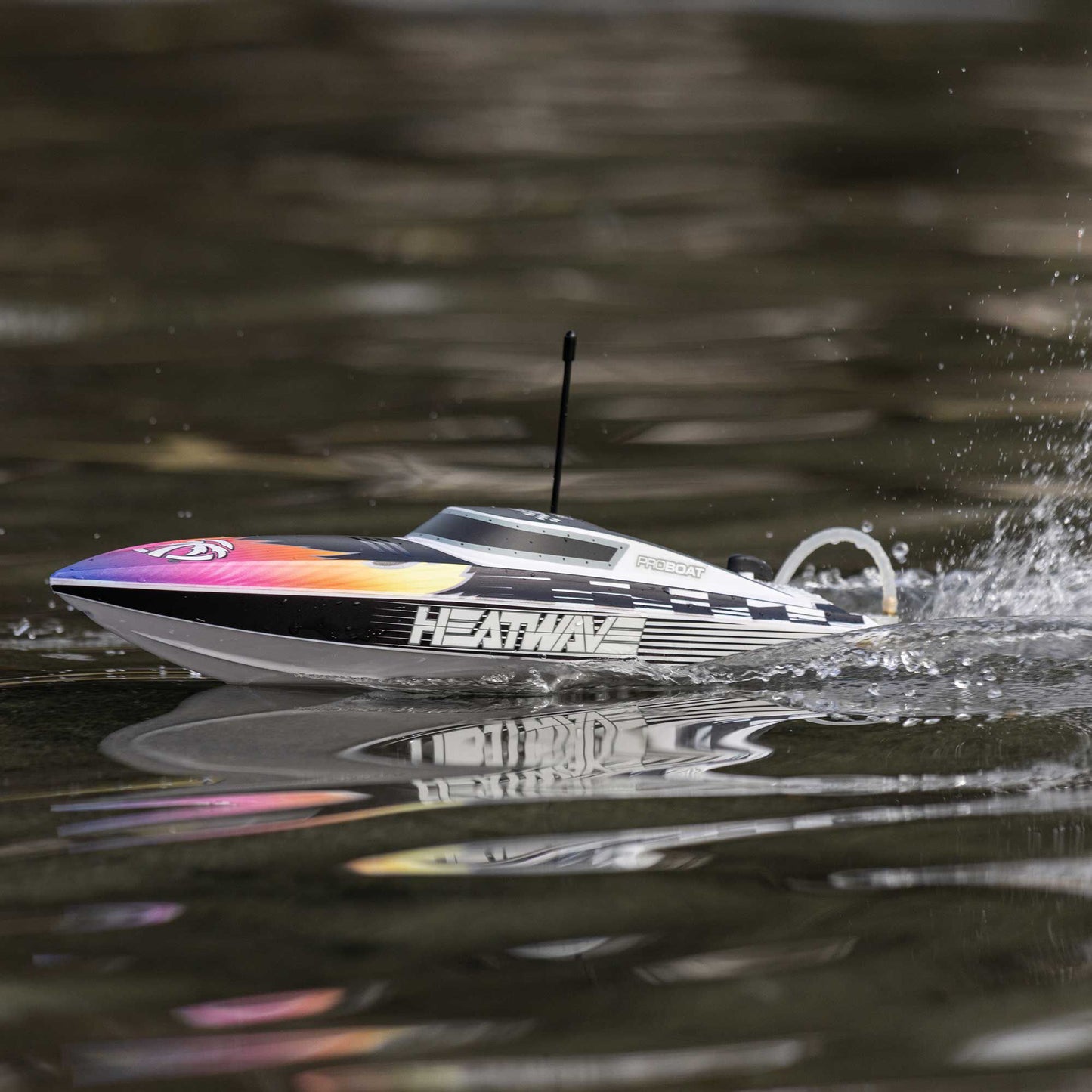 Recoil 2 18" Self-Righting Brushless Deep-V RTR, Heatwave